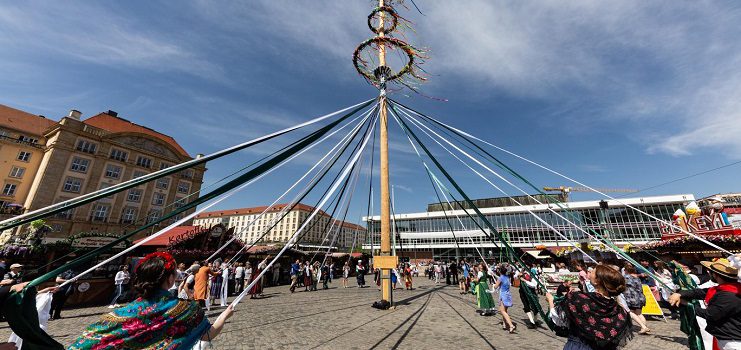 ABGESAGT: Internationaler Bänderbaumtanz & Folkloretänze