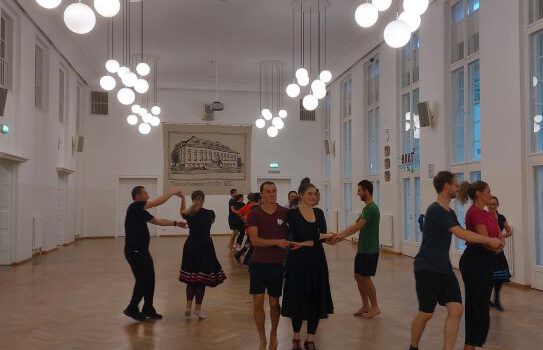 Tanzworkshop mit griechischen und bulgarischen Tänzen