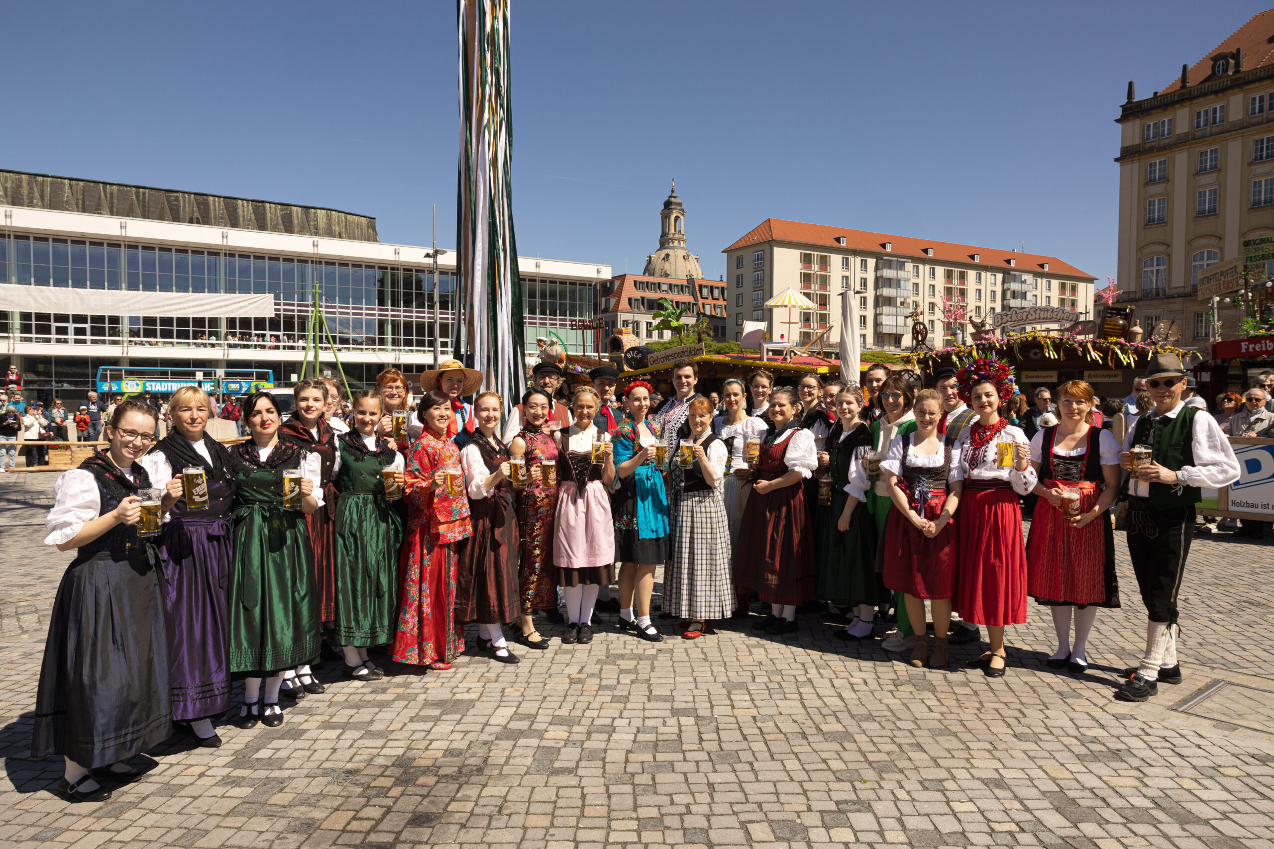 Dresdner Bänderbaumtanz 2026 - MittänzerInnen gesucht