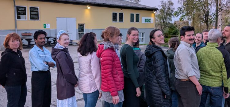 30 Bänderbaumtänzer eröffnen den Dresdner Frühlingsmarkt am 25. April 2026