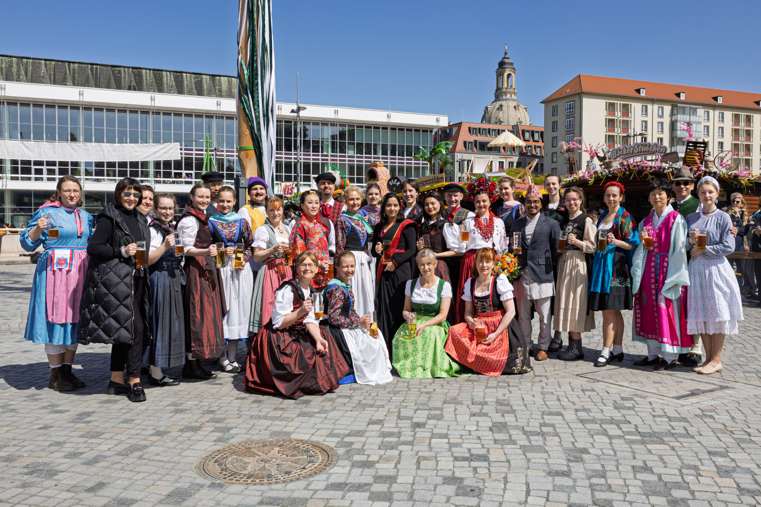 Dresdner Bänderbaumtanz 2026: ein perfekter Start in den Mai